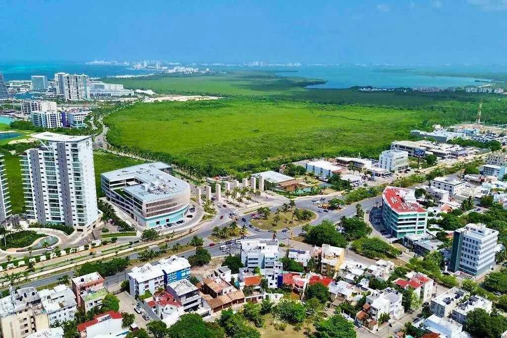 Villa Mantarraya Condo - 2 Br Cancun Mexico
